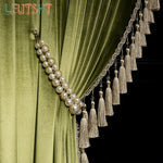 rideau velours vert olive classique pompons fenêtre salon luxe maison