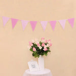 décoration fête guirlande métallisée triangles fleurs artificielles vase moderne blanc or argent