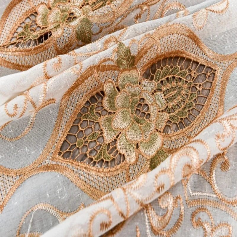 rideau tulle blanc doré brodé floral fin transparent élégant fenêtre