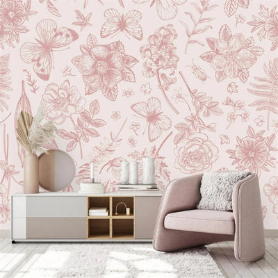 Papier peint vintage à fleurs roses sur un mur derrière une TV
