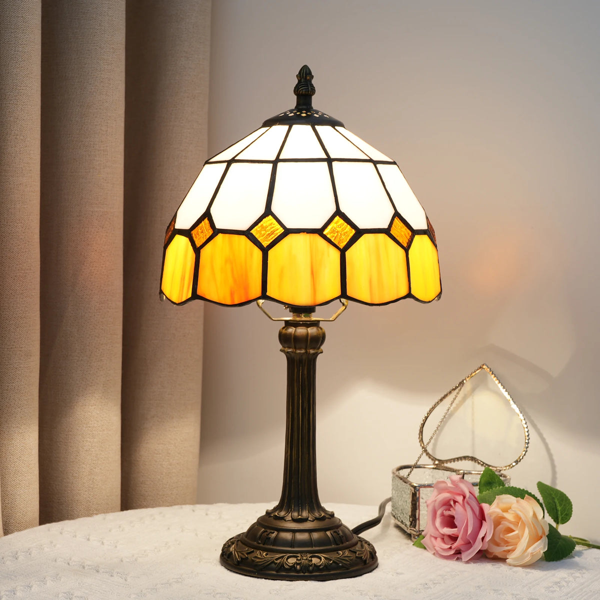 lampe table tiffany verre teinté géométrique vert clair blanc rose pâle bronze opacité moderne