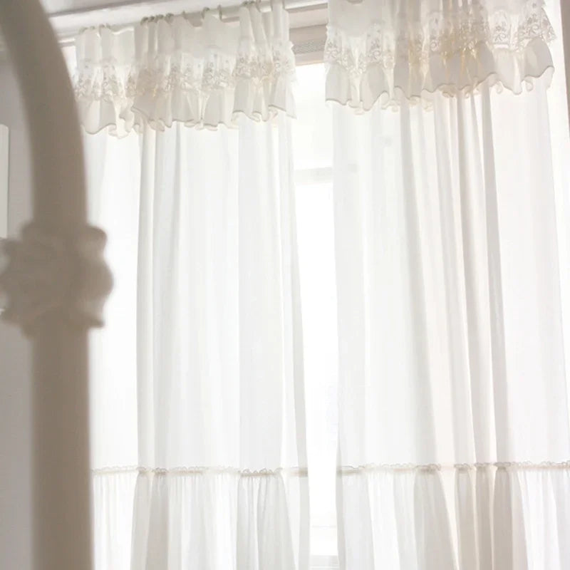 rideau dentelle blanc classique romantique fenêtre moderne erotique fronces