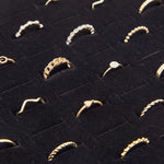 présentation moderne support bijoux velours noir lignes blanches rangement deux pièces