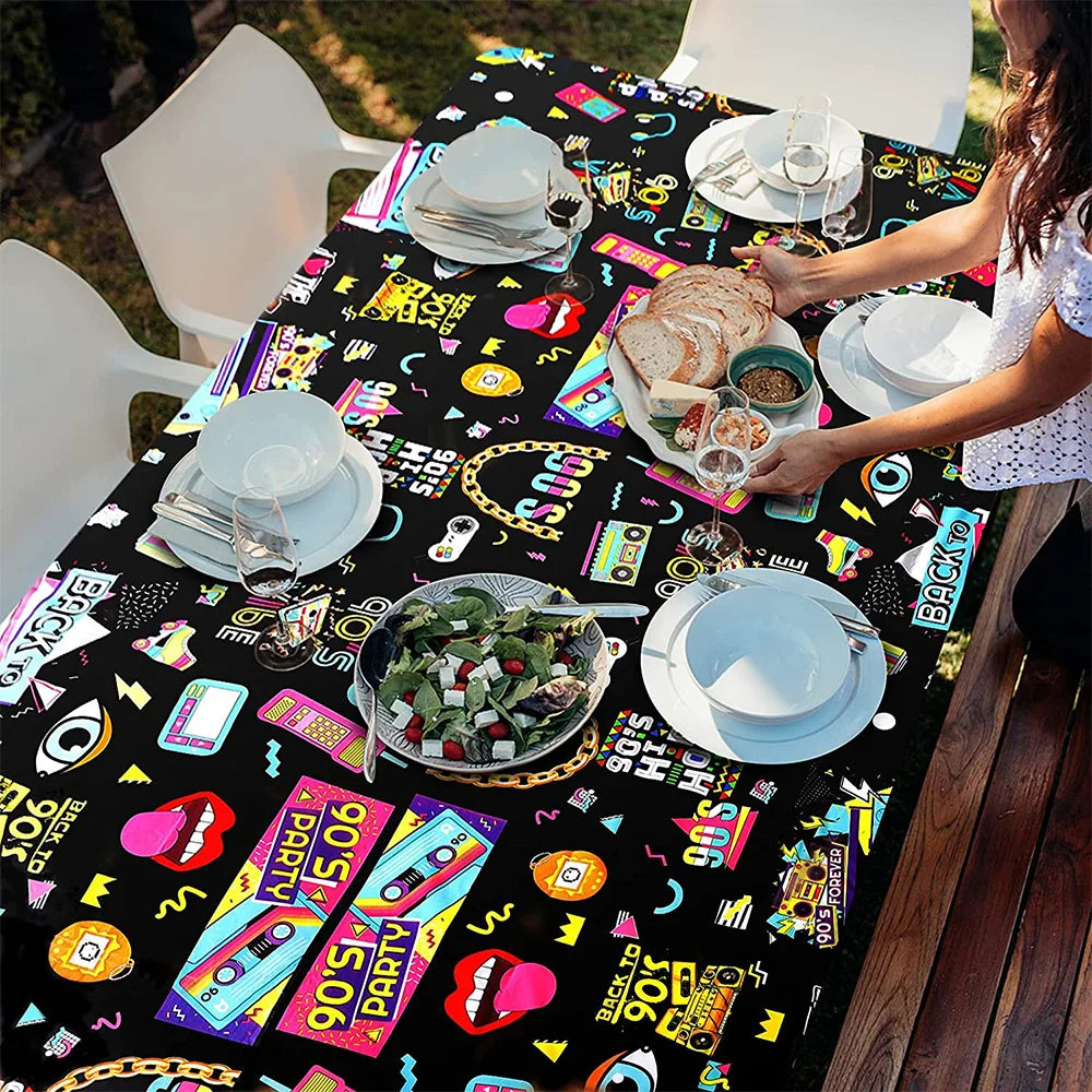 nappe jetable 90s anniversaire graphique cassette audio noir rose jaune bleu festive retrogaming tableDecoration