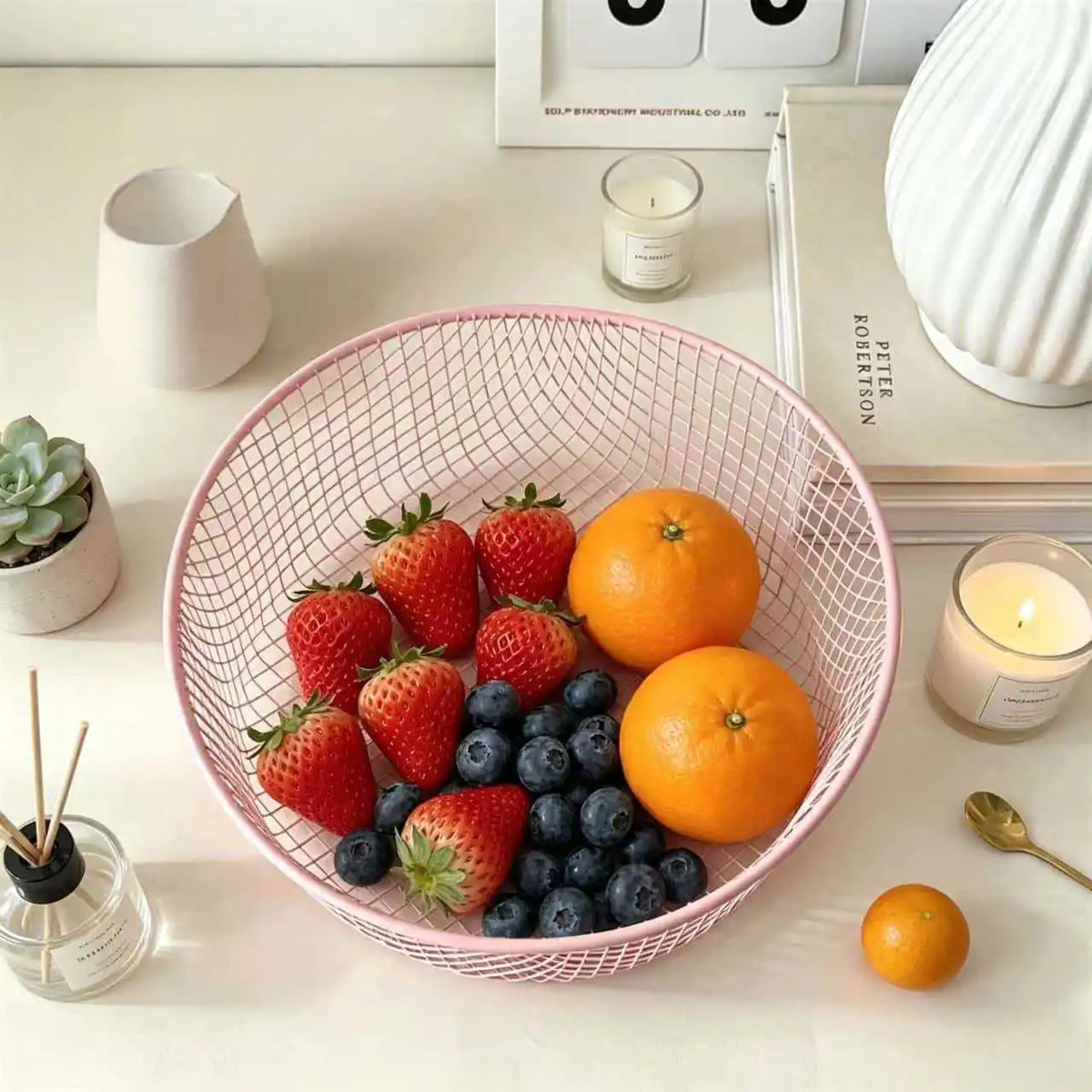 panier métal maille moderne blanc rose rangement snacks fruits décoration minimalisteiaux