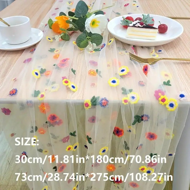 nappe tulle brodée fleurs multicolores transparent romantique décoration table mur chambre salon