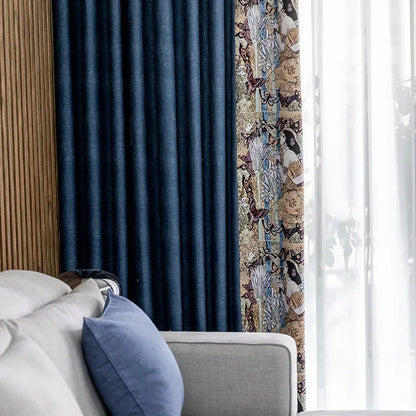 Rideaux épais bleu foncé avec motif artistique et touche vintage, idéal pour salon moderne. Personnalisez votre intérieur avec ces rideaux décoratifs qui combinent élégance et style unique, ajoutant une touche sophistiquée à votre espace de vie. Parfait pour créer une ambiance cosy et élégante tout en contrôlant la luminosité.