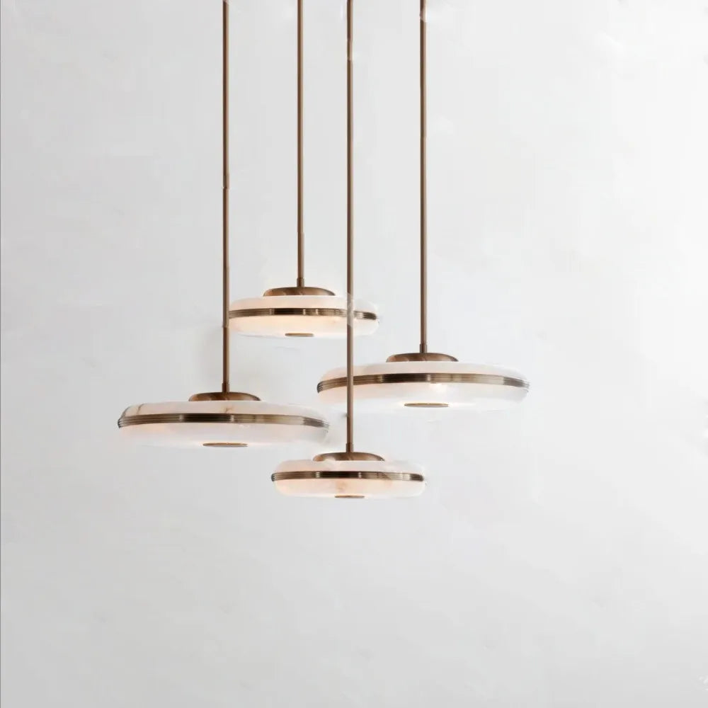 suspension lumineuse moderne marbre doré lumière blanche chaînes métalliques chambre salon restaurant