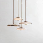 suspension lumineuse moderne marbre doré lumière blanche chaînes métalliques chambre salon restaurant