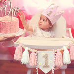 décorations anniversaire 1er anniversaire fille couronne guirlande rose fleurs numéro pompons chambre enfant