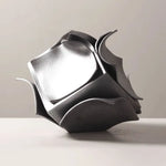 vases intérieurs modernes métal gris blanc décoratifs table élégants sculpturaux fleurés