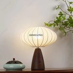 lampe table moderne abatjour plissé base bois blanc crème marron foncé led minimaliste
