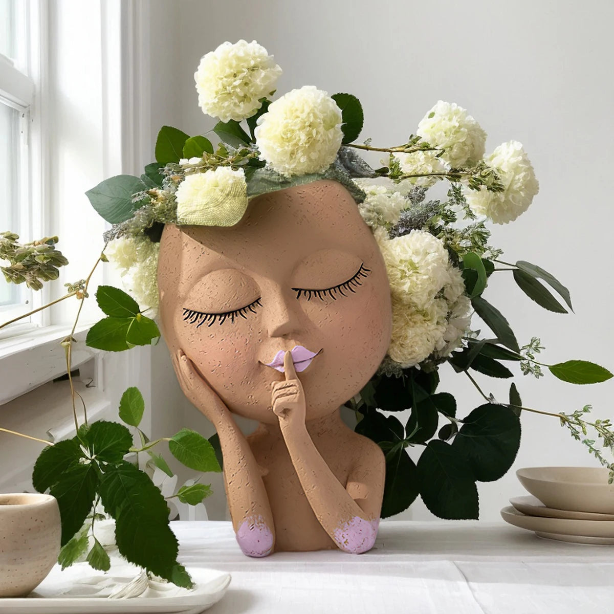 pots fleurs résine moderne unisexe adultes beige rose violet texturé détails visage plante grimpante