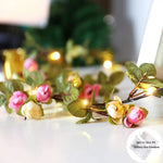 guirlande lumineuse fleurs artificielles rose rouge vert feuilles texturées décoration romantique autoinstallation batterie led