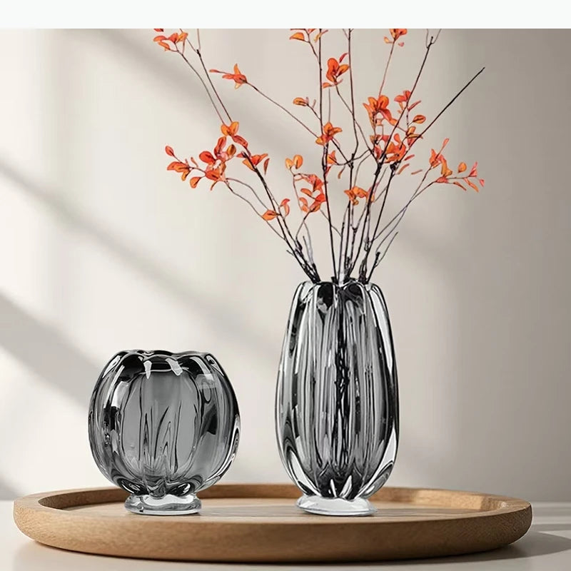 vases verre transparent gris fumé lignes gravées moderne minimaliste décoration table fleurs séchées