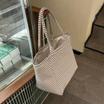 sac main blanc noir rayures horizontales poignées détachables intérieur beige casual
