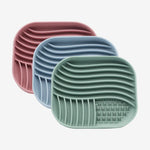 bol nourriture chien silicone vert bleu rose rayures horizontales grille perforation minimaliste