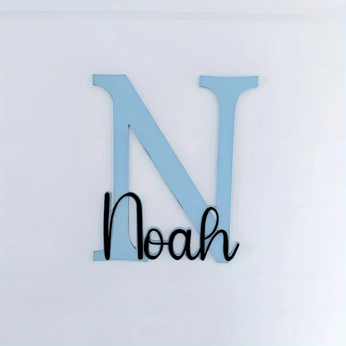 lettre décorative moderne nom personnalisé bleu clair élégante calligraphie occasion fête noël mariage anniversaire