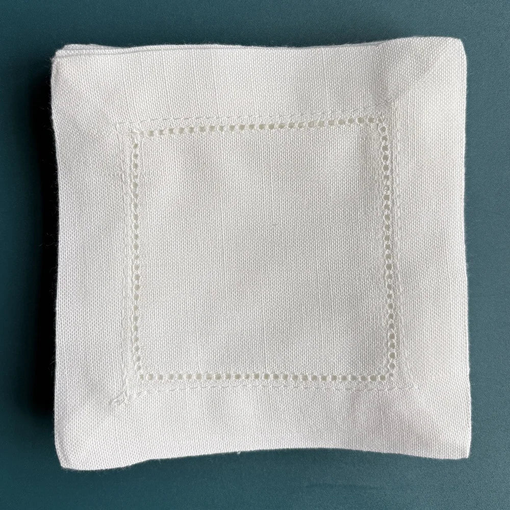 serviettes cocktail blanc classique bordure brodée tissu coton lin table manger 15x15cm 20x20cm événementiel