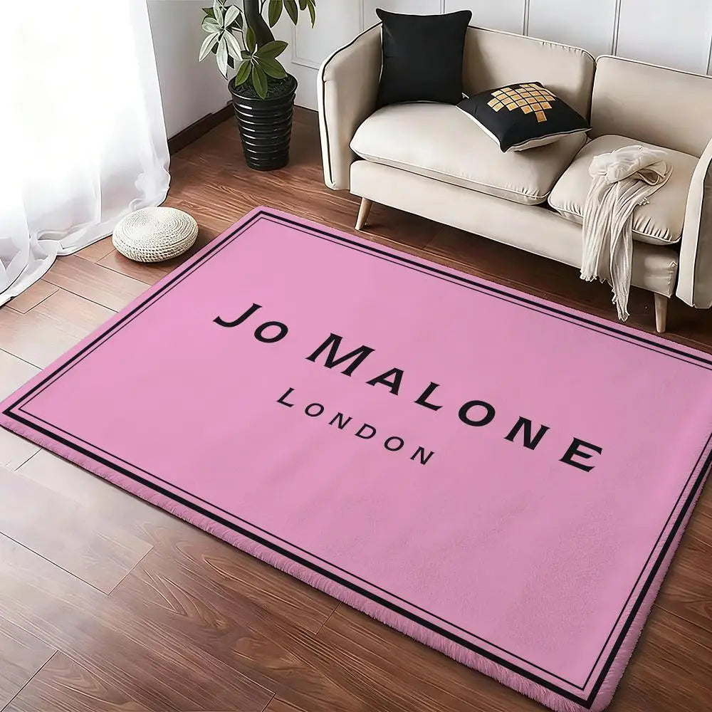 tapis moderne rose logo jo malone london noir bordure antidérapant polyester salon chambre cuisine