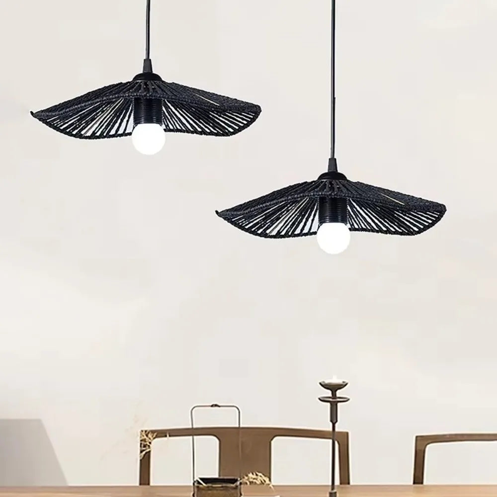 suspension lumineuse tissée noir beige moderne artisanal fan shaped opaquer