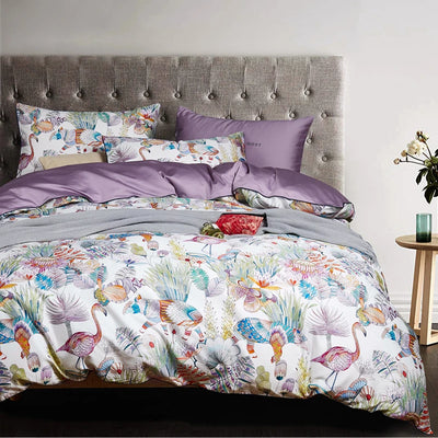 Housse de couette 200x200 en coton égyptien imprimé fleurs rouge sur lit