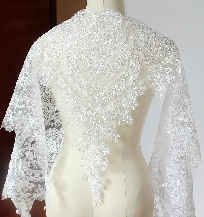 étole élégante broderie fine motifs floraux géométriques polyester translucide rose pâle bleu clair vert