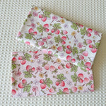 tissu coton imprimé fraises fleurs rouge vert blanc floral 160cm confection draps nappes rideaux