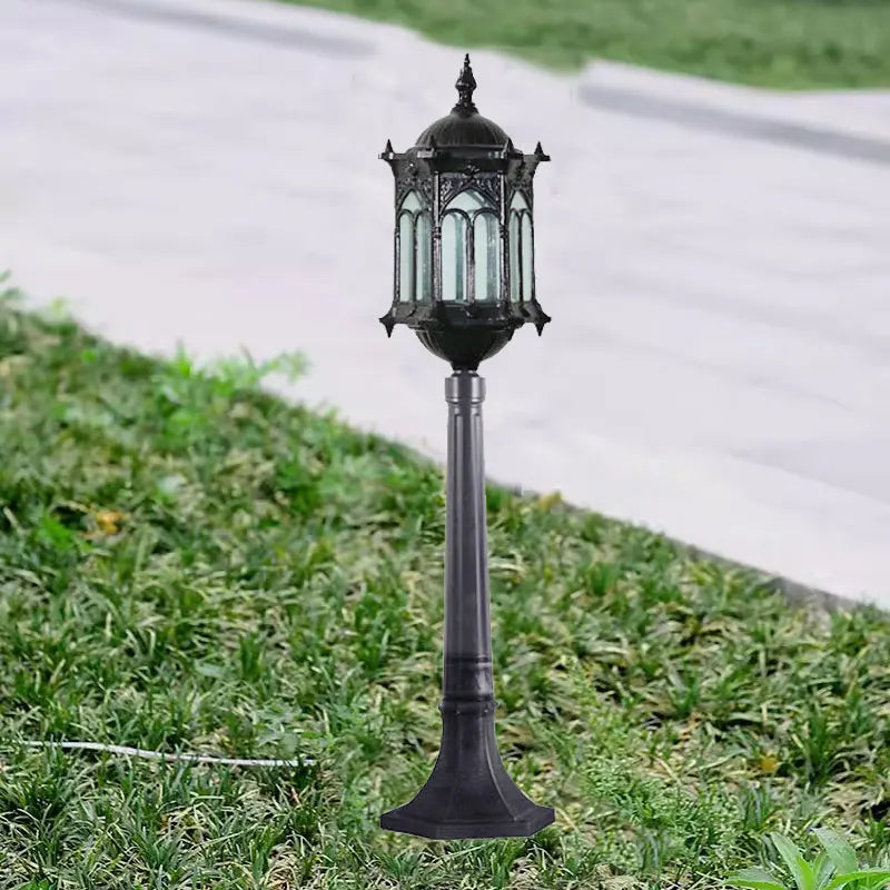 lanterne vintage éclairage extérieur jardin lampadaire métal noir classique motifs géométriques