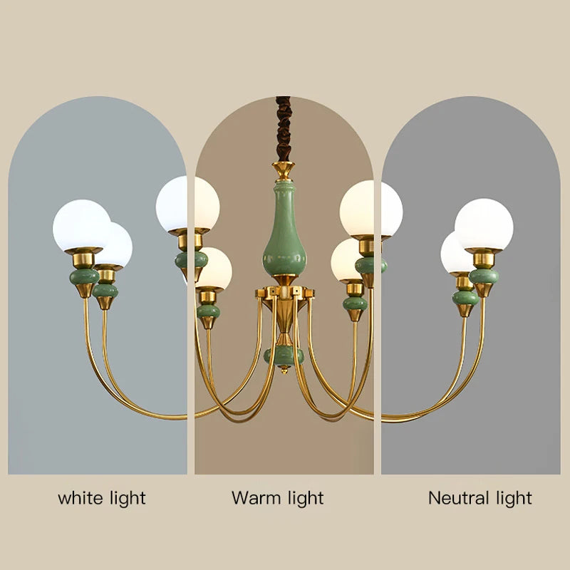 Chandelier classique vert doré globes blancs élégant chambre salon