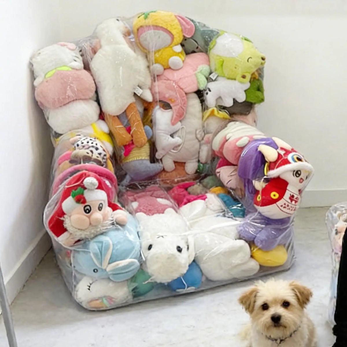 fauteuil rembourré multicolore animaux confortable moderne pieds bois peluches chambre enfant jouets organisation