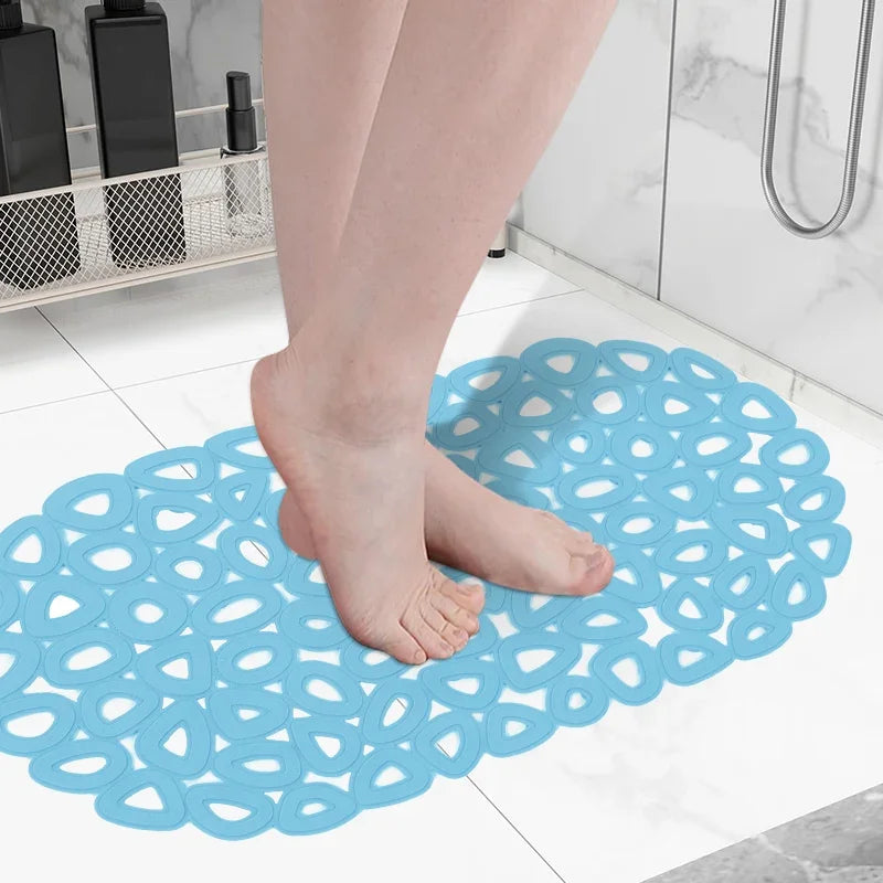 tapis bain moderne bleu clair motifs géométriques alvéolés semi transparent antidérapant respectueux environnement