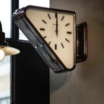horloge murale vintage rétro argentée rouge noire fleurs métal perforé