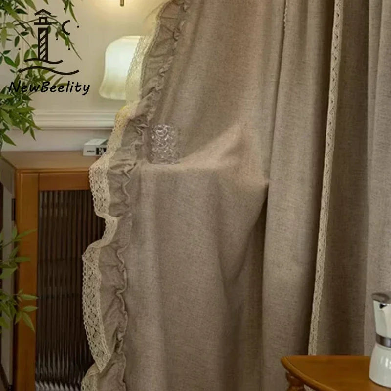 rideau beige clair texture lin naturel bordure dentelle anneaux salon chambre classique rustique