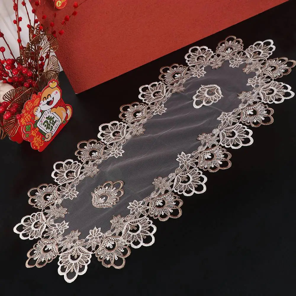 serviette table blanche brodée fleurs or classique élégant réutilisable polyester