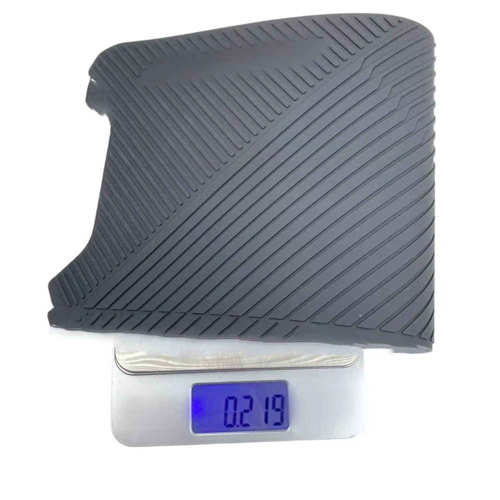 tapis antidérapant silicone noir protection planche scooter moto électrique 19cm 51cm texturé industriel