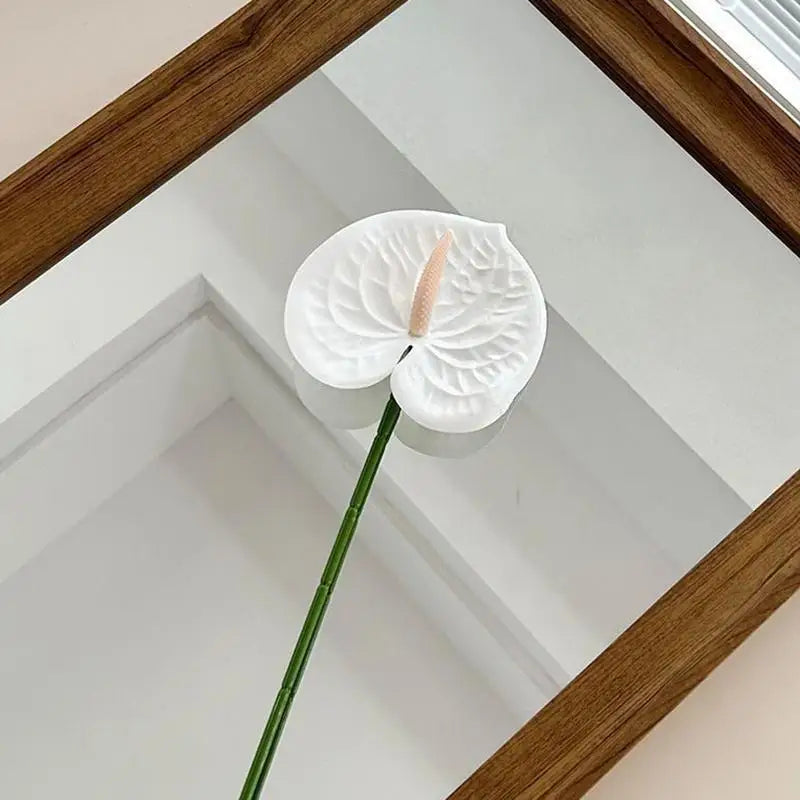décoration intérieure fleurs artificielles rose verte blanches modernes minimalistes chambre fête