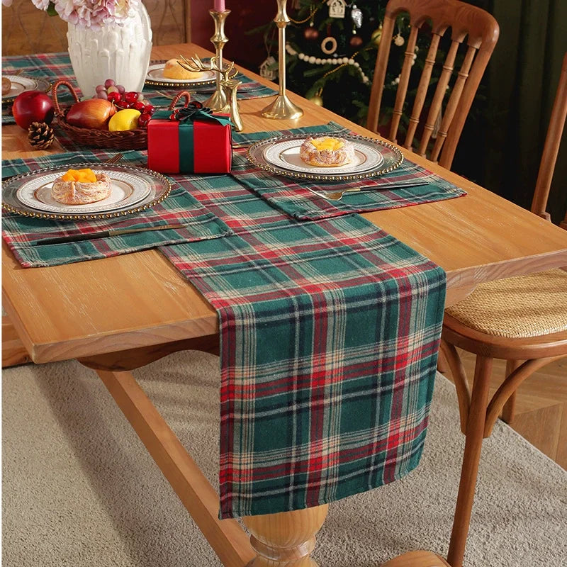 table cheminement carreaux écossais vert rouge blanc hiver noël classique polyester coton