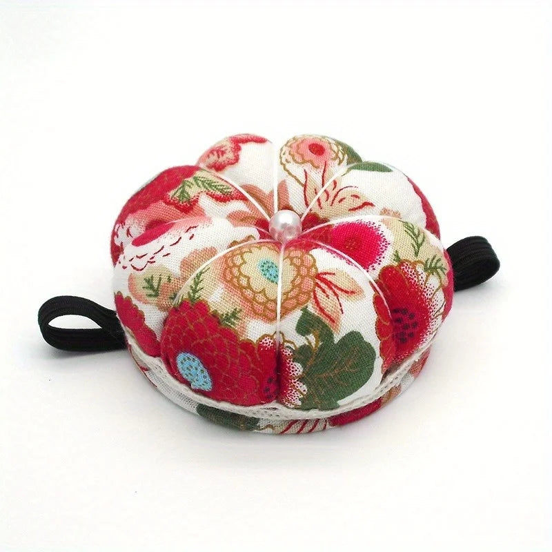 pinces couture traditionnelles fleurs colorées blanches rubans noirs noir rouge vert