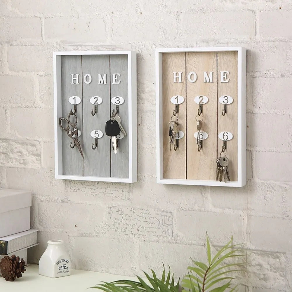porte clés mural rustique minimaliste rose clair texte chiffres coeurs vertical