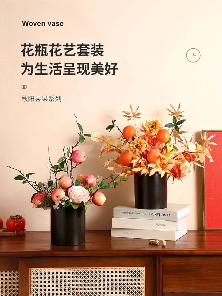 décoration intérieure moderne fleurs artificielles vase noir roses arrondies éléments dorés asiatique