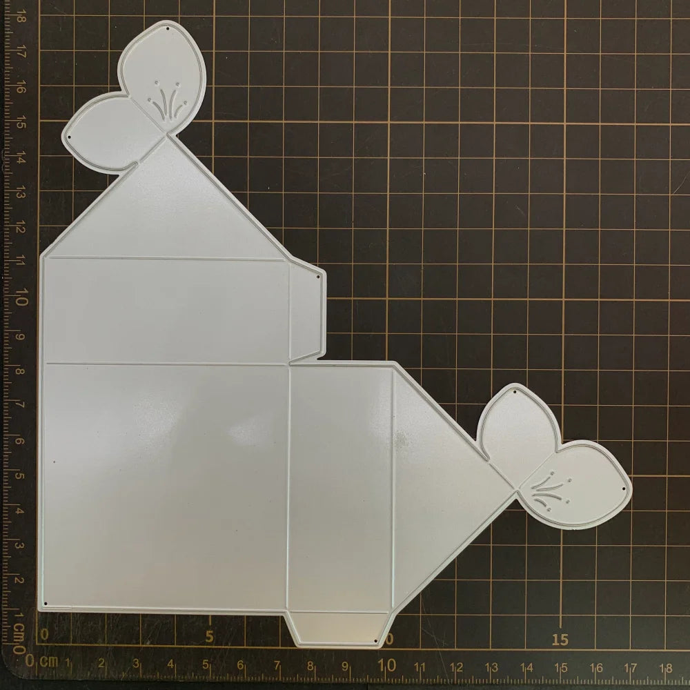 plaque découpée scrapbooking motifs architecturaux fenêtres toits blanc architectural papier cartonné