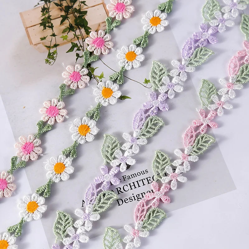 ruban decoratif brode fleurs blancs roses feuilles vertes party floral 2cm large polyester echangable