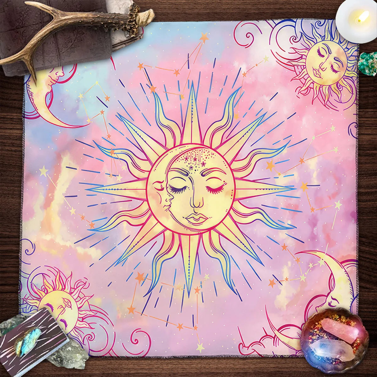 tapis tarot rose jaune vert soleil lune étoiles zodiaque boho astrologiquePostalCodes75PostalCodes50PostalCodes