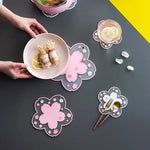 serviettes table décoratives modernes rose gris fleurs clips bordure rose