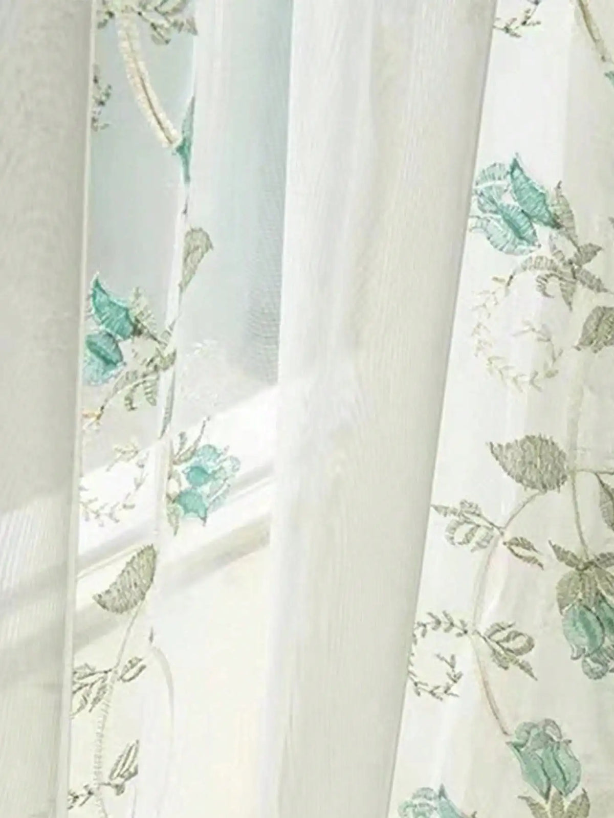 rideau transparent brodé motifs floraux bohème décoration intérieure fenêtre balcon salon