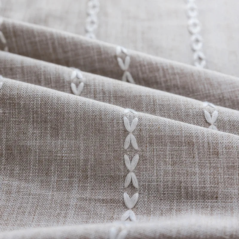 rideau moderne bohème beige clair gris clair rayures verticales franges opaques crochets métalliques
