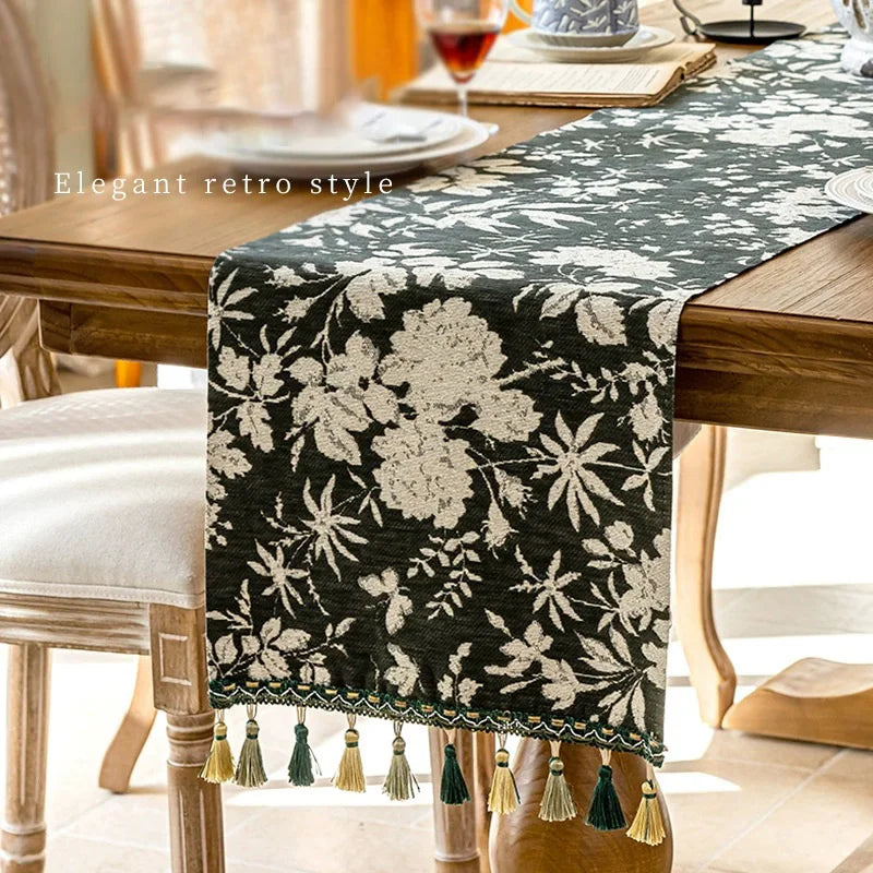 chemin table bleu marine blanc motif fleurs tissé franges classique rustique maison