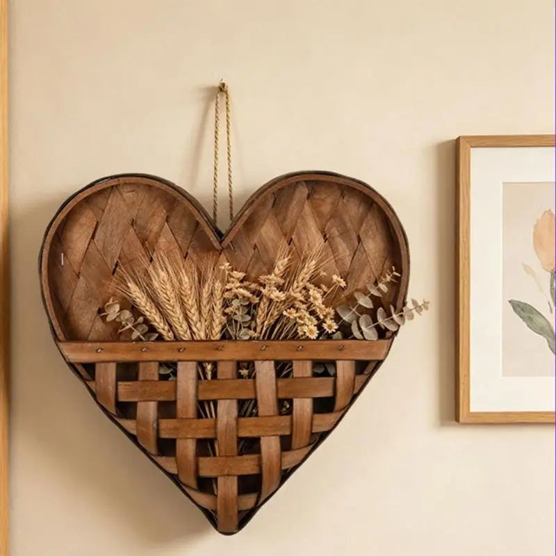 panier mural forme cœur tissage bois rustique cordelette décoration intérieure fleurs séchées horloge bougies