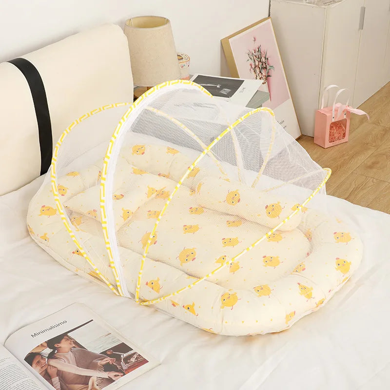 lit parapluie bébé moustiquaire intégrée matelas rembourré oreiller motif personnages ballons nuages tissu doux